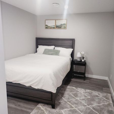 Fabulous And Cozy Guest Suite Calgary Ngoại thất bức ảnh